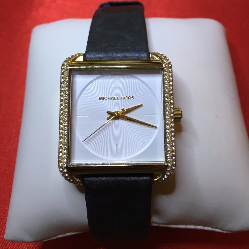 MICHAEL KORS BEAUTIFUL  LAKE GOLD WOMEN'S WATCH.
